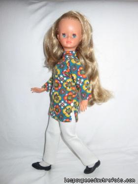 yeux en amande hauteur 29 cm vintage BELLA Doll Ancienne poupée BELLA 